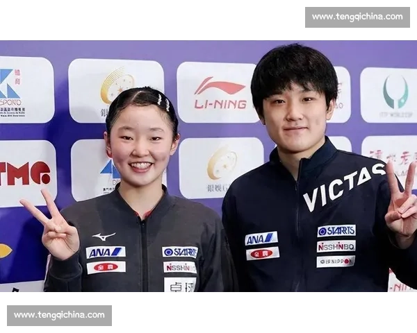 颁奖台冰火两重天：张本智和黑脸弃杯，华裔名将笑捧冠